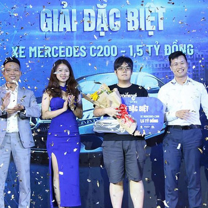 Đi tìm chủ nhân của xe Mercedes C200 thứ 2 tại C-Sky View
