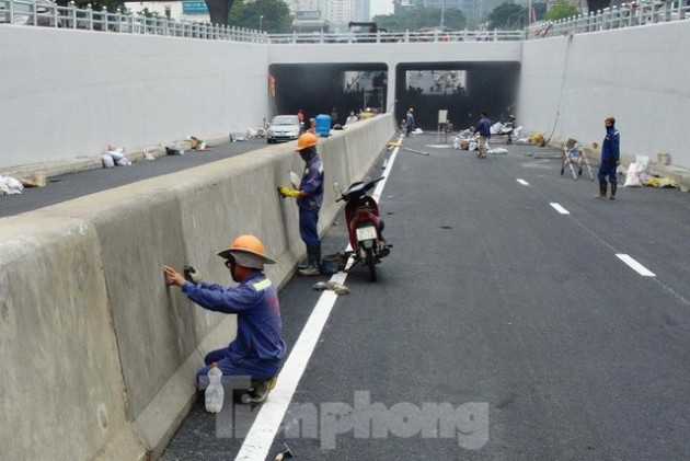 Đi xuyên hầm Lê Văn Lương - công trình xóa ‘điểm đen’ ùn tắc - Ảnh 3.