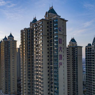 Điểm tên những ông trùm bất động sản Trung Quốc rút hàng tỷ USD tiền túi để trả nợ cho công ty