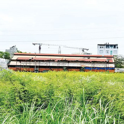 Đoạn đường hơn 1km, 4 khu đất công bỏ hoang