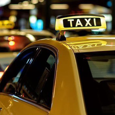 Doanh nghiệp taxi truyền thống muốn đối thoại với Thủ tướng về quy định "đeo mào" cho xe hợp đồng điện tử