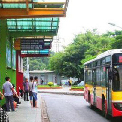 Doanh thu teo tóp của xe bus Hà Nội