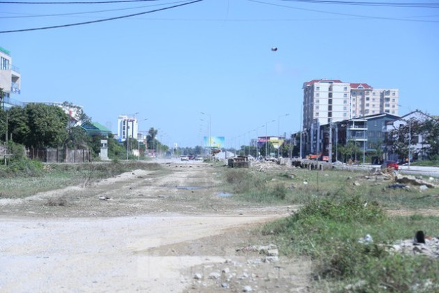 Đội vốn nhiều lần, tuyến đường chưa đến 1km ở thành TP Vinh vẫn dang dở cả thập kỷ - Ảnh 3.