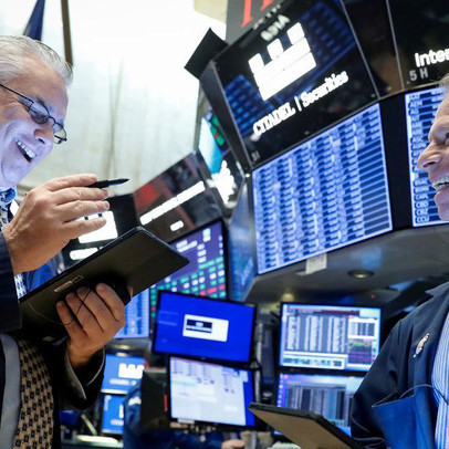 Đón nhận những thông tin tích cực về nền kinh tế, Dow Jones tăng hơn 500 điểm, S&P 500 khởi sắc 4 phiên liên tiếp