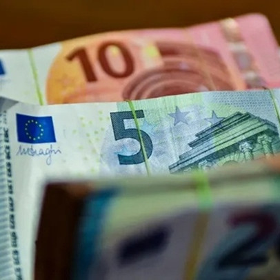 Đồng euro tiếp tục tạo đáy 20 năm