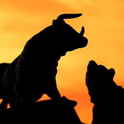 Dòng tiền bắt đáy tăng mạnh, VN-Index hồi phục về sát tham chiếu