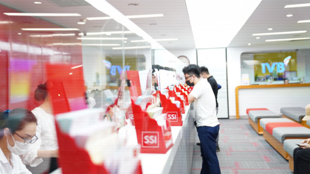 Dòng vốn ngoại đổ vào thị trường, tiếp lửa cuộc đua ngành chứng khoán - Ảnh 3.