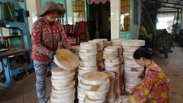 “Đột nhập” làng nghề làm thớt gỗ trứ danh ở miền Tây - Ảnh 8.