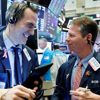 Dow Jones bứt phá 4 phiên liên tiếp, Boeing tiếp tục lao dốc