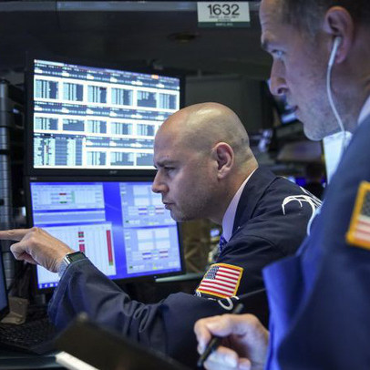 Dow Jones giảm gần 250 điểm khi các nhà đầu tư lo ngại rằng chiến tranh thương mại gây ảnh hưởng nặng nề đến nền kinh tế
