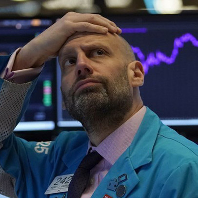Dow Jones rớt 2.700 điểm, chứng khoán Mỹ lại "rút phích"