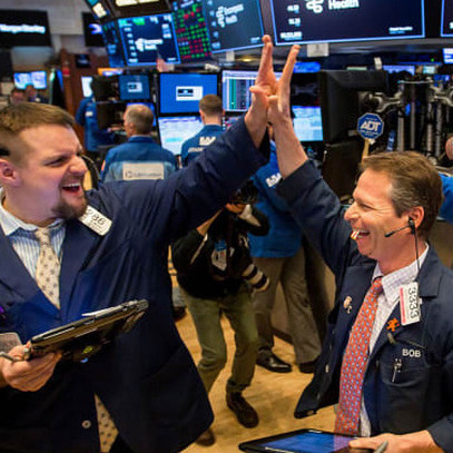 Dow Jones rớt hơn 200 điểm, nhưng vẫn ghi nhận tháng 8 khởi sắc nhất kể từ những năm 1980