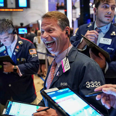 Dow Jones, S&P 500 leo lên đỉnh lịch sử nhờ cổ phiếu Disney bứt phá