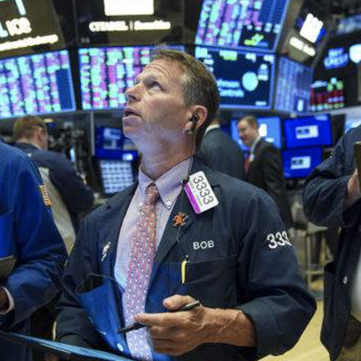 Dow Jones tăng hơn 150 điểm, Phố Wall trái chiều khi nhà đầu tư rút tiền khỏi cổ phiếu công nghệ