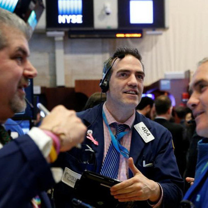 Dow Jones tăng hơn 200 điểm lên mức cao nhất mọi thời đại, đánh dấu 6 phiên khởi sắc liên tiếp