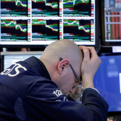 Dow Jones tiếp tục lao dốc, giá dầu giảm liên tiếp trong 12 phiên