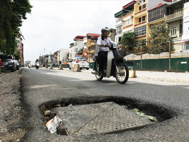 Dự án cầu vượt An Dương chậm tiến độ, nhiều hạng mục vẫn ngổn ngang - Ảnh 5.