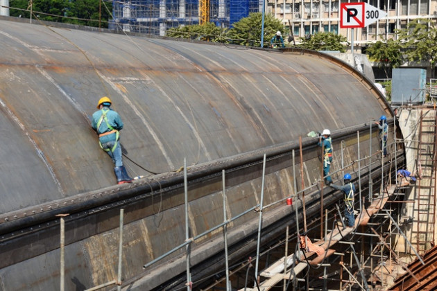 Dự án chống ngập do triều ở TPHCM: Hàng nghìn tỷ đồng thiết bị nằm phơi mưa nắng - Ảnh 1.