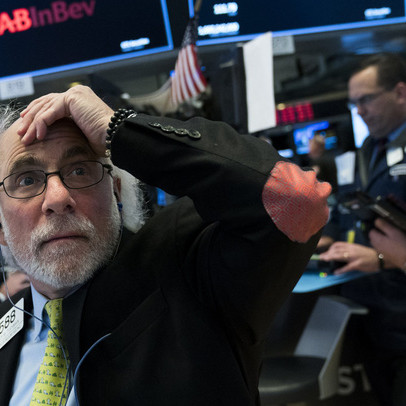 Dự luật kích thích kinh tế lớn chưa từng có được thông qua, Phố Wall diễn biến trái chiều, Nasdaq giảm điểm