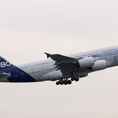 Đúng lúc giá xăng tăng vọt, Airbus cho siêu phi cơ A380 bay bằng dầu ăn thải loại