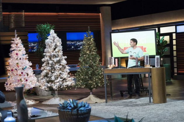 Đừng vội trách Shark Bình trước khi xem qua phiên bản “chuẩn gắt” Kevin OLeary từ Shark Tank Mỹ: Gọi sản phẩm của thí sinh là “cục phân”, khiến hàng chục nhà sáng lập khóc nức nở - Ảnh 4.