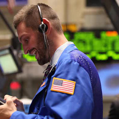 Được Chủ tịch Fed trấn an, Phố Wall đồng loạt hồi phục, Dow Jones tăng hơn 400 điểm