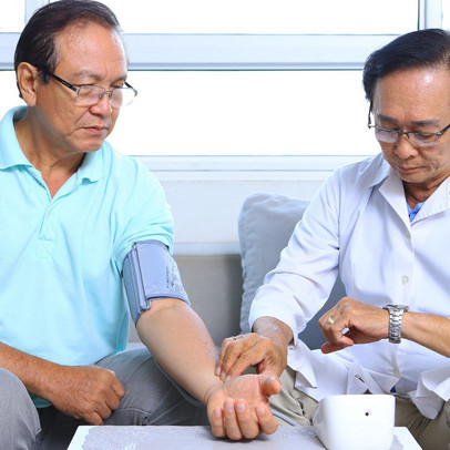 Duy trì lối sống thế nào để không bị đột quỵ hỏi thăm lúc giao mùa?