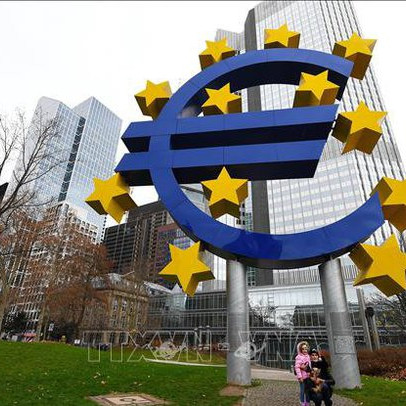 ECB lần thứ ba tăng lãi suất lên mức cao kỷ lục để chống lạm phát