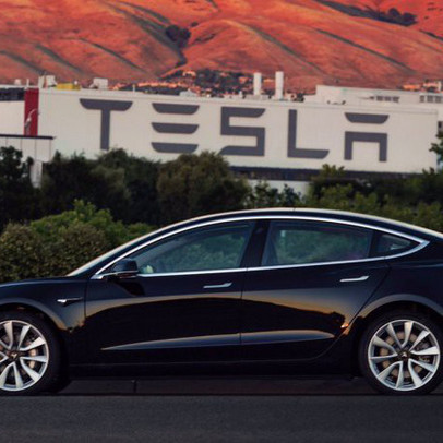Elon Musk hứng khởi về tương lai của Tesla, cổ phiếu ngay lập tức tăng vọt 11%