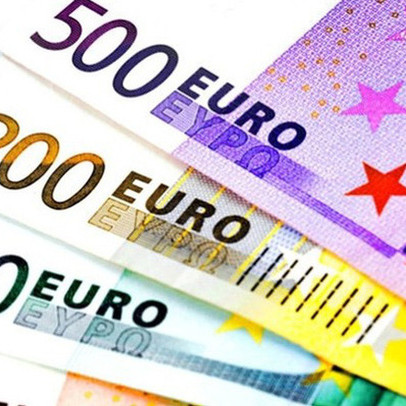 Euro chạm đáy 2 năm so với USD, Bitcoin và vàng cùng lao dốc