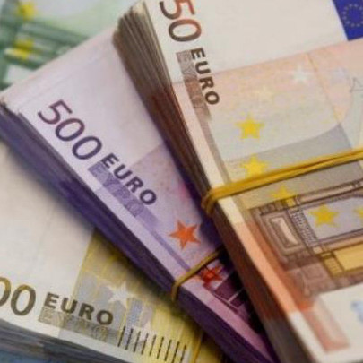 Euro giảm trong lúc chờ ECB công bố kết quả họp, yen Nhật và USD bật tăng