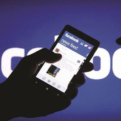 Facebook và gương méo Thế giới