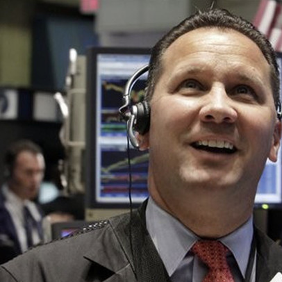 Fed quyết định giữ nguyên lãi suất, Dow Jones bứt phá hơn 500 điểm, S&P 500 trên đà ghi nhận mức tăng hàng tháng mạnh nhất trong gần 50 năm