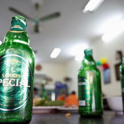 Financial Times: Thị trường Việt Nam đóng góp tới 12% lợi nhuận toàn cầu, cổ phiếu Heineken rớt mạnh trước bất lợi từ Nghị định 100