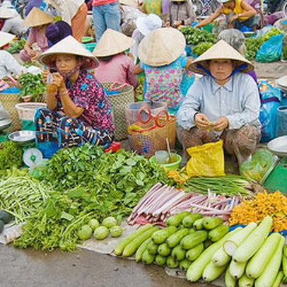 Gần 2,5 triệu tiệm tạp hoá và chợ truyền thống Việt có nguy cơ bị "bỏ lại" phía sau trong nền kinh tế số!