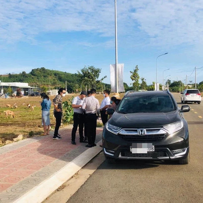 Giá bất động sản tăng tràn lan khắp nơi, “lãi ảo” nhưng “chôn” vốn thật