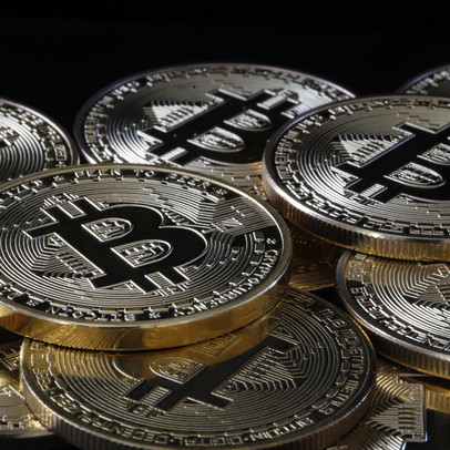 Giá Bitcoin liên tục lao dốc, "chữ thập tử thần" sắp xuất hiện?