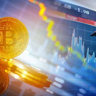 Giá Bitcoin tiếp đà trượt dốc