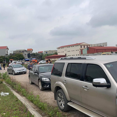 Giá đất sôi sục khắp nơi, nhà đầu tư đổ tiền vào đâu?
