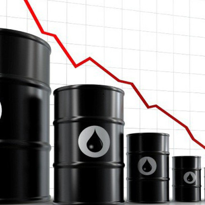 Giá dầu lao dốc hơn 4%, khí tự nhiên bốc hơi 10% chỉ sau 1 đêm