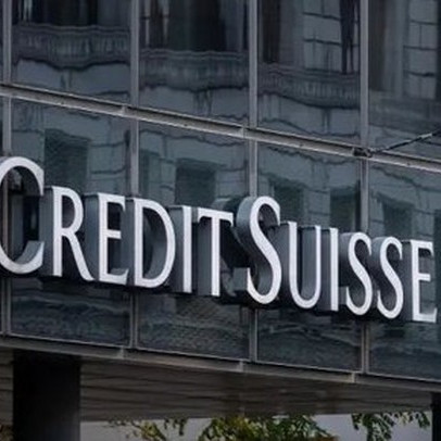 Giá dầu lao dốc hơn 6% sau khi tin xấu từ Credit Suisse thổi bùng nỗi lo về ngành ngân hàng