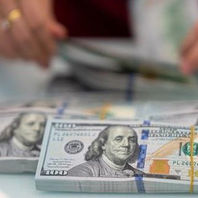 Giá USD “chợ đen” giảm mạnh