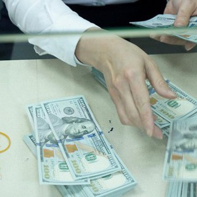 Giá USD “chợ đen” tiếp tục lao dốc