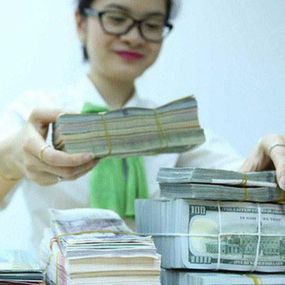 Giá USD đầu tuần bật tăng mạnh