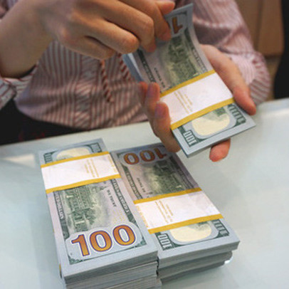 Giá USD ngân hàng và tự do đồng loạt tăng