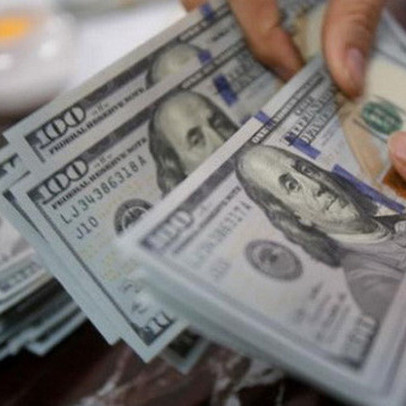 Giá USD trên "chợ đen" và ngân hàng đồng loạt giảm mạnh