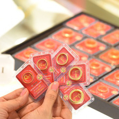 Giá vàng SJC, USD cùng lao dốc trong ngày cuối tuần