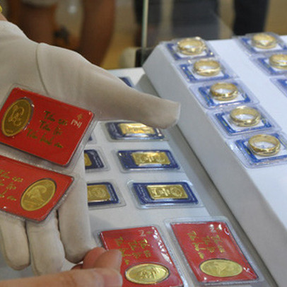 Giá vàng tăng vọt lên mức cao nhất 7 năm, vượt xa 1.700 USD/ounce
