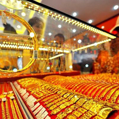 Giá vàng trong nước nhích nhẹ, vàng thế giới tiếp tục chinh phục mức cao mới trên 1.820 USD/ounce