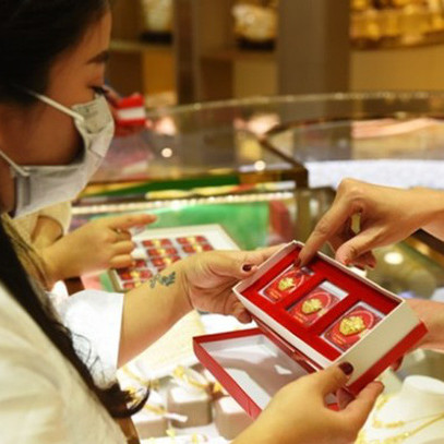 Giá vàng trong nước tiếp tục đà giảm